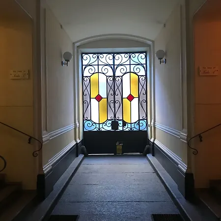 Mono Bordeaux Apartment
