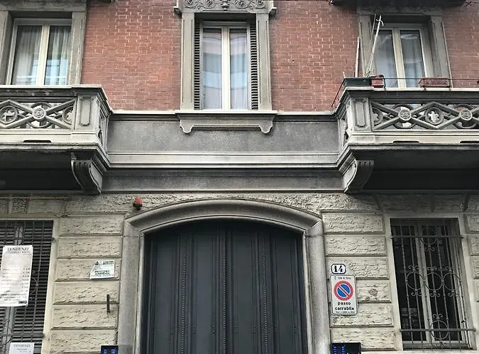 Mono Bordeaux Apartment Turin